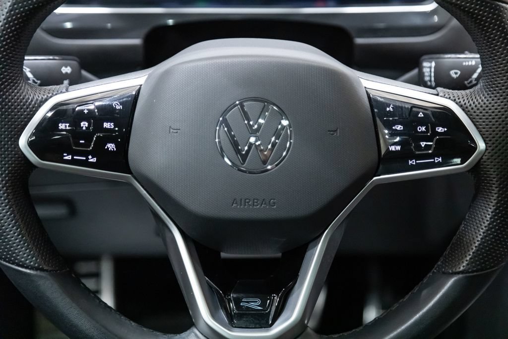Certified 2024 Volkswagen Tiguan SE R-Line AWD/4WD image 16