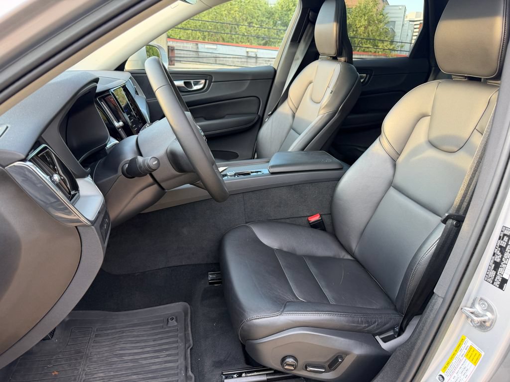 Used 2023 Volvo XC60 T8 Core AWD/4WD image 11