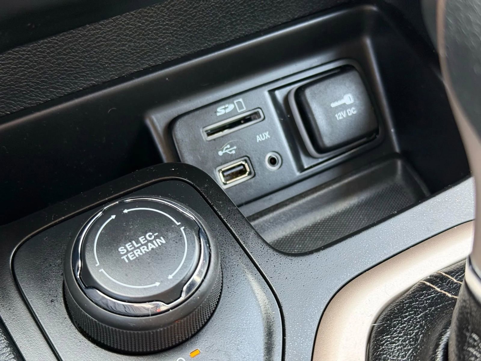 Used 2017 Jeep Cherokee Latitude w/ True North Edition image 33