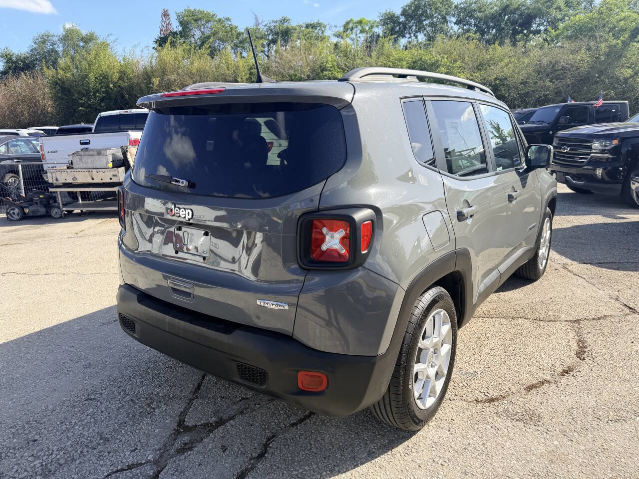 Used 2020 Jeep Renegade Latitude w/ Popular Equipment Group image 6