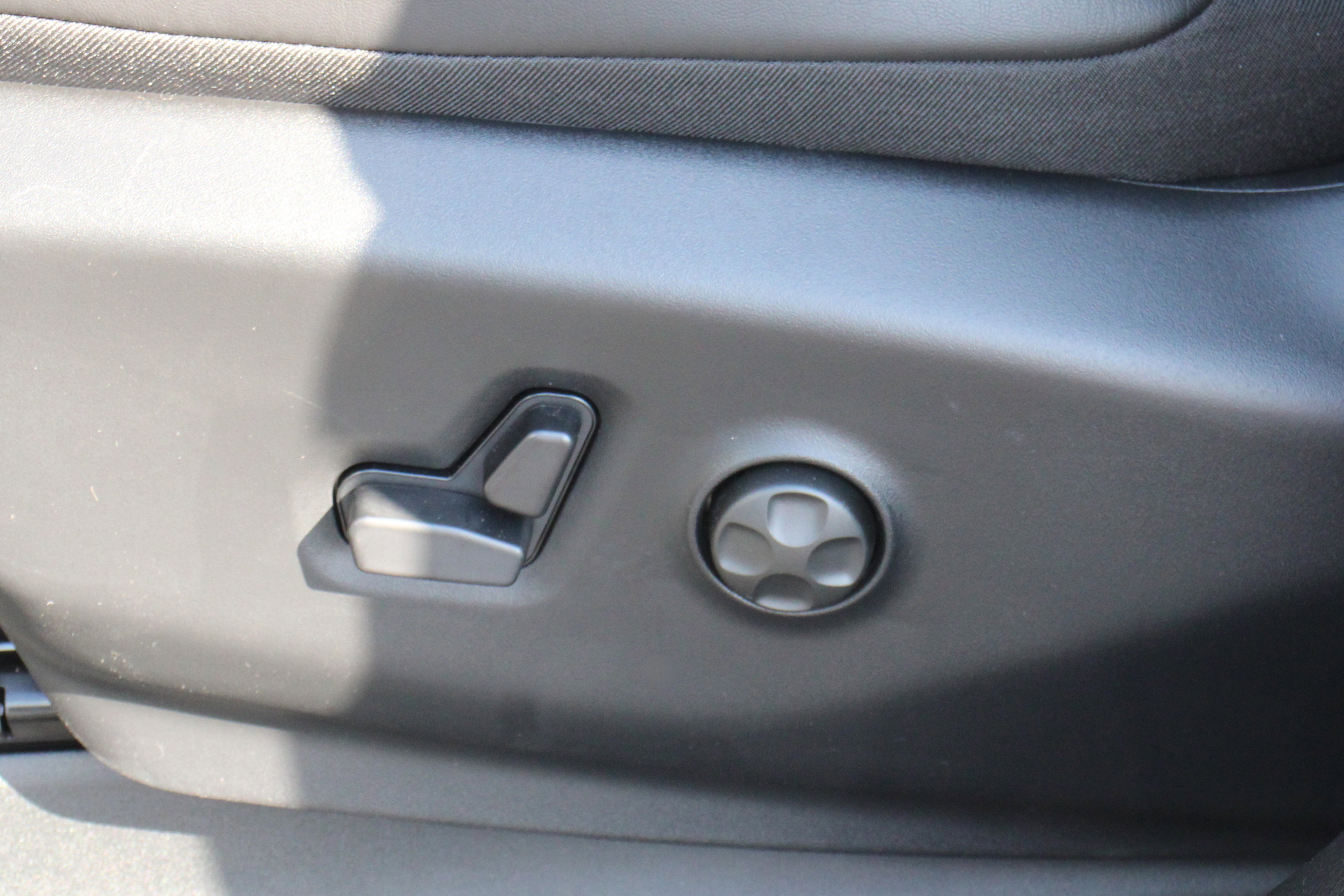 New 2026 Chrysler Pacifica Limited w/ S Appearance Package image 5