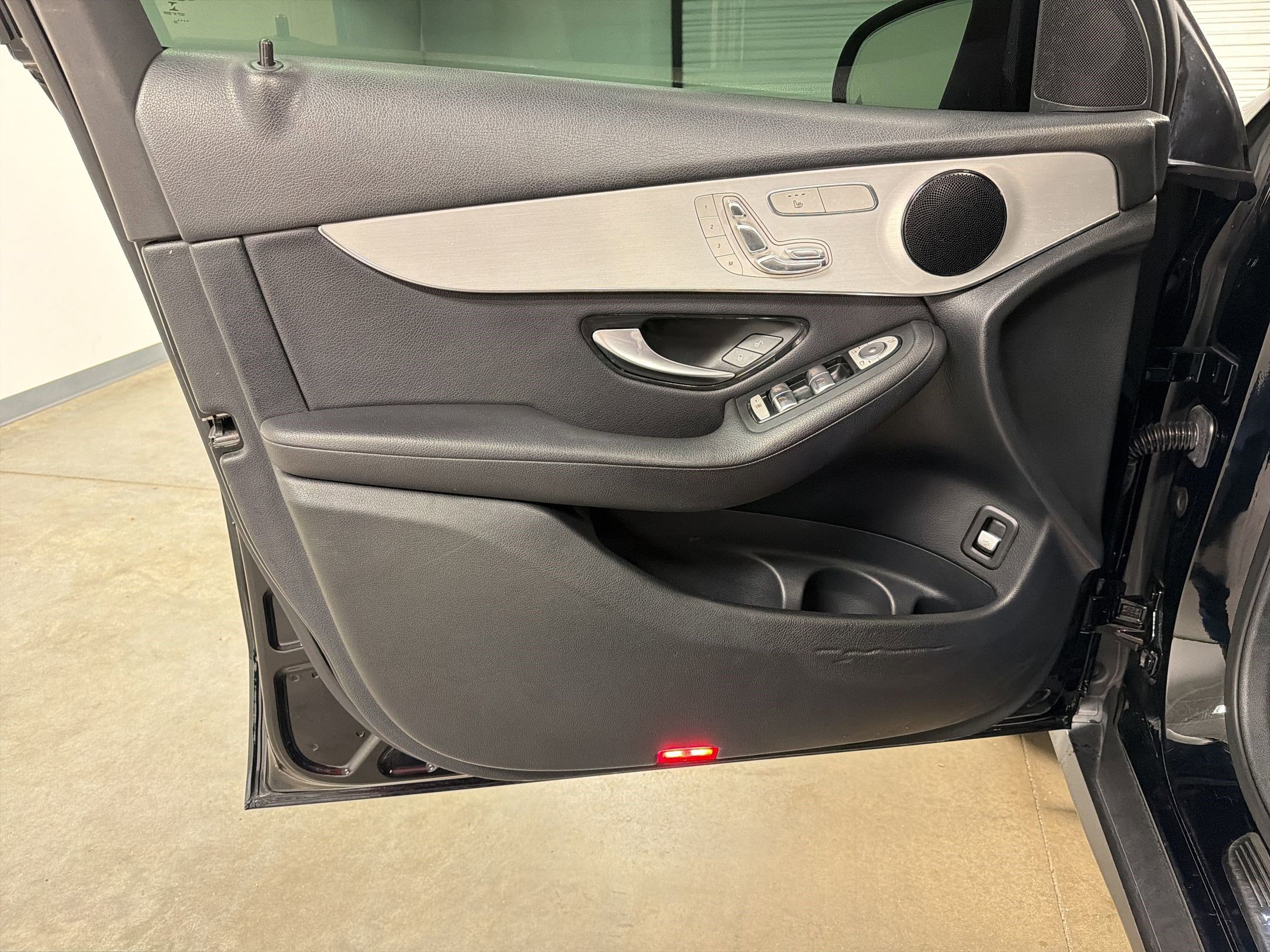 Used 2020 Mercedes-Benz GLC 300 image 12