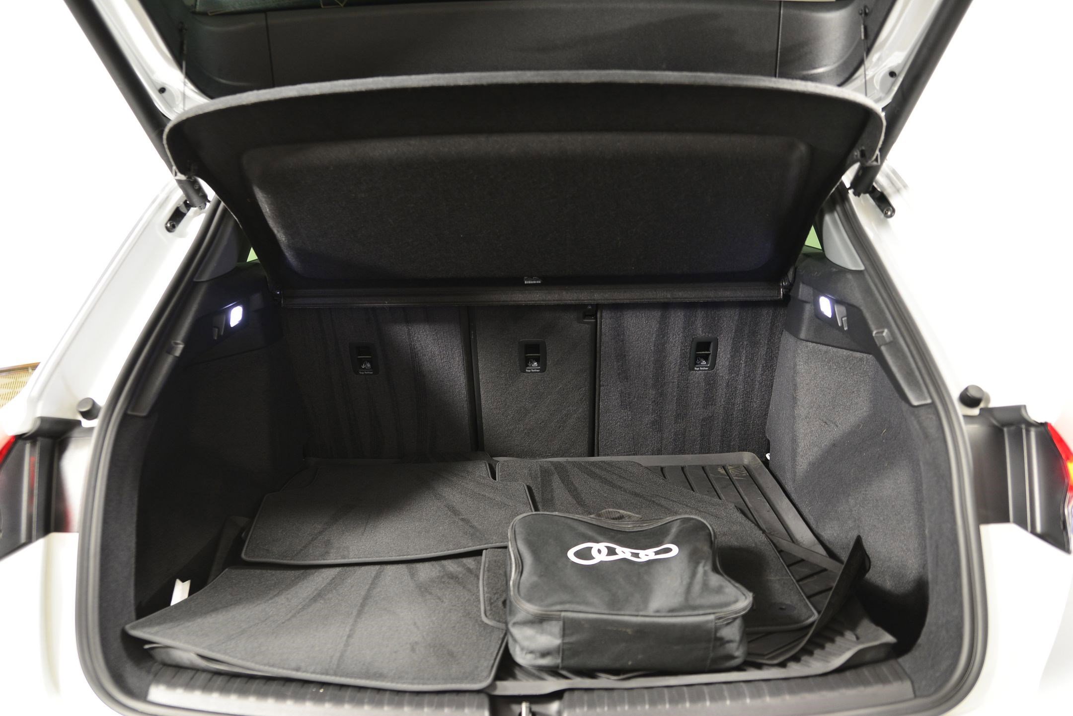 Used 2025 Audi Q4 e-tron Prestige w/ Black Optic Package image 23