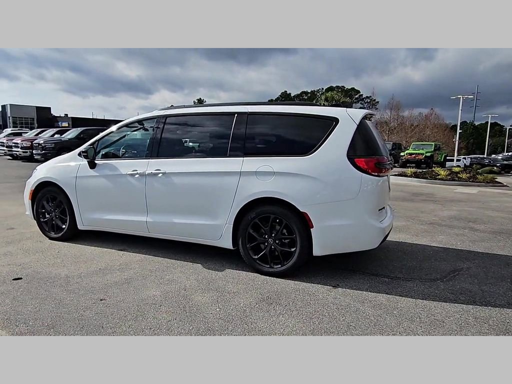 New 2026 Chrysler Pacifica Select w/ S Appearance Package FWD image 29