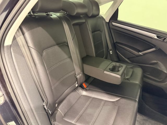 Used 2017 Volkswagen Passat 1.8T R-Line FWD image 35