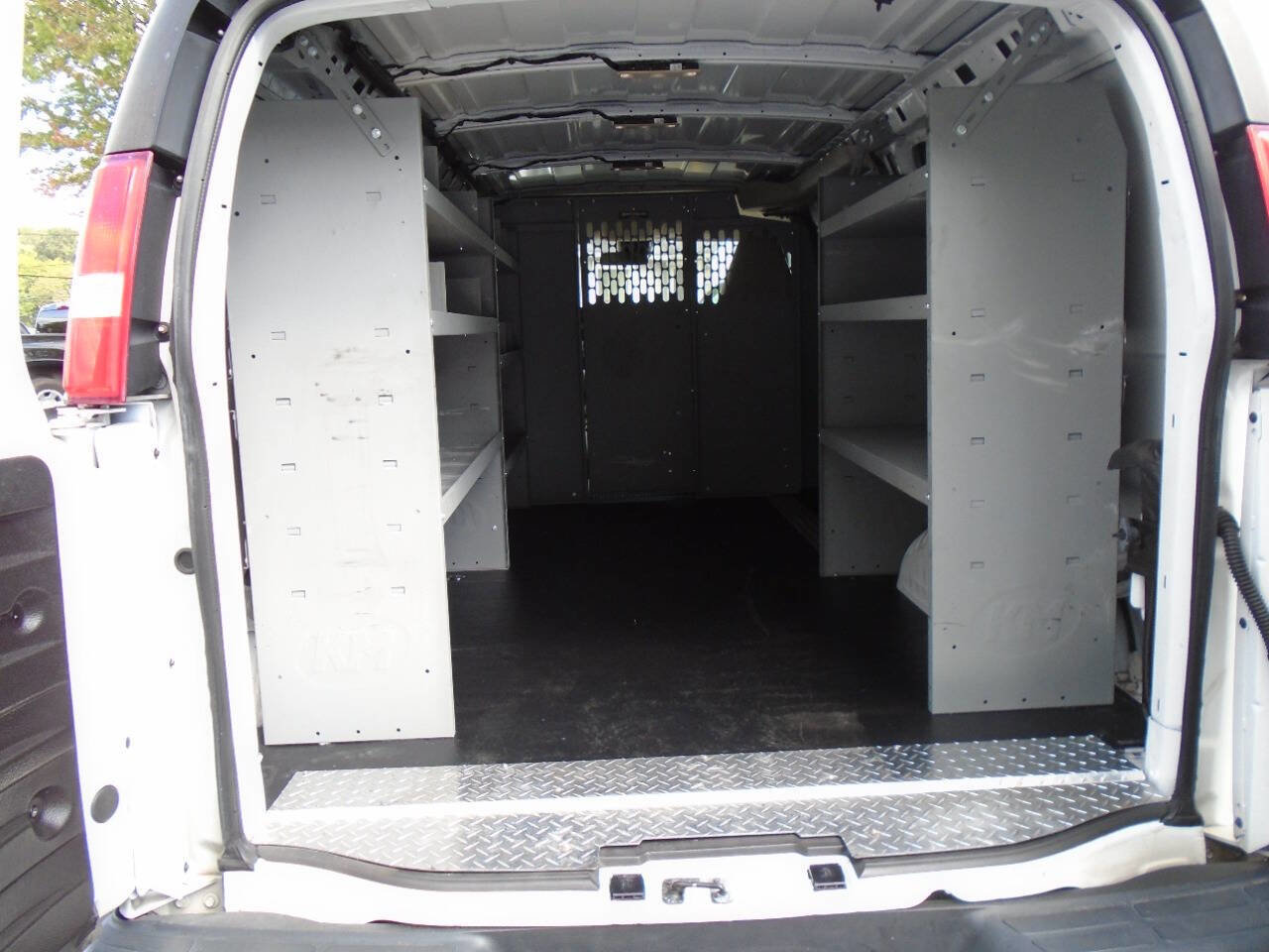 Used 2020 Chevrolet Express 3500 w/ Driver Convenience Package image 10