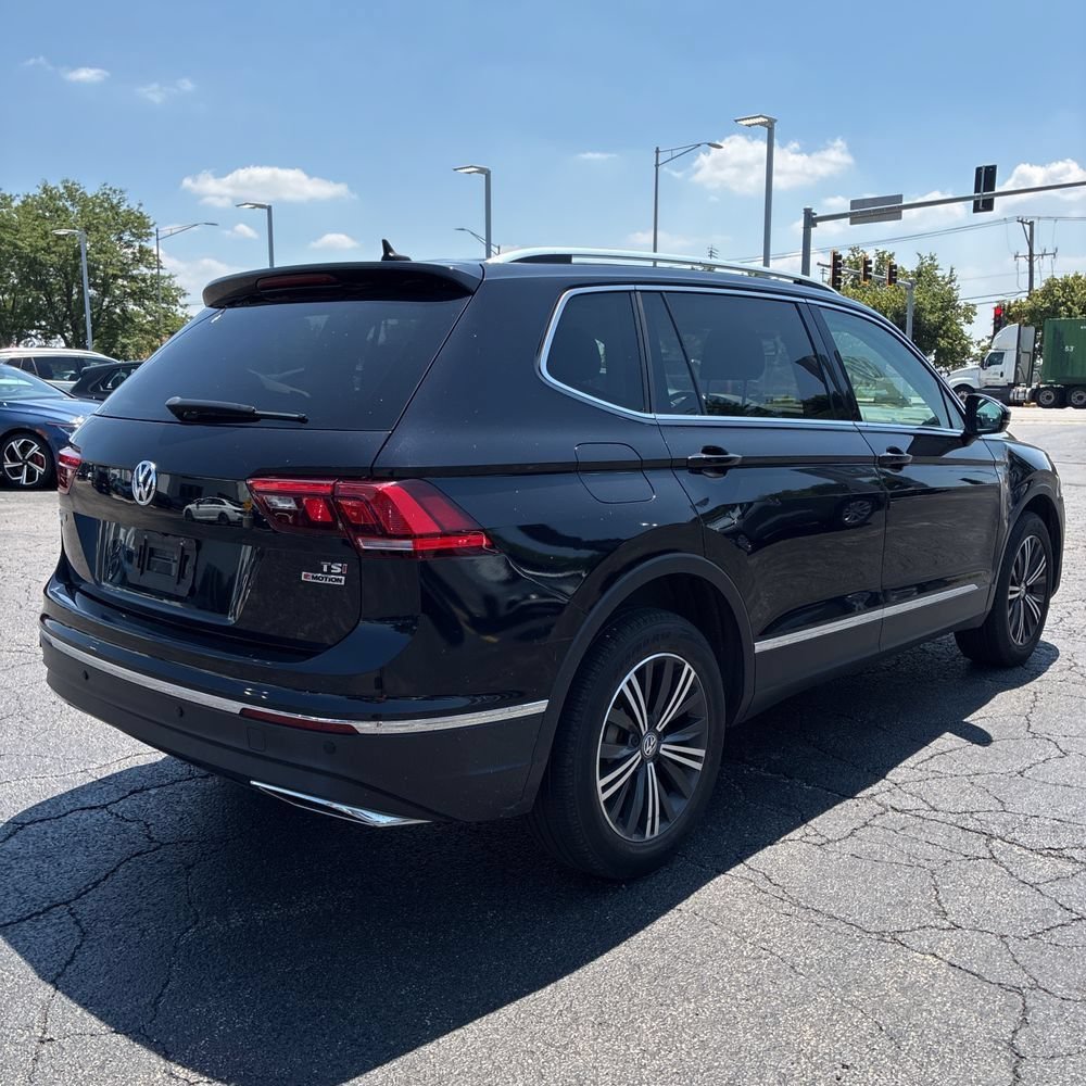 Used 2018 Volkswagen Tiguan SEL AWD/4WD image 3