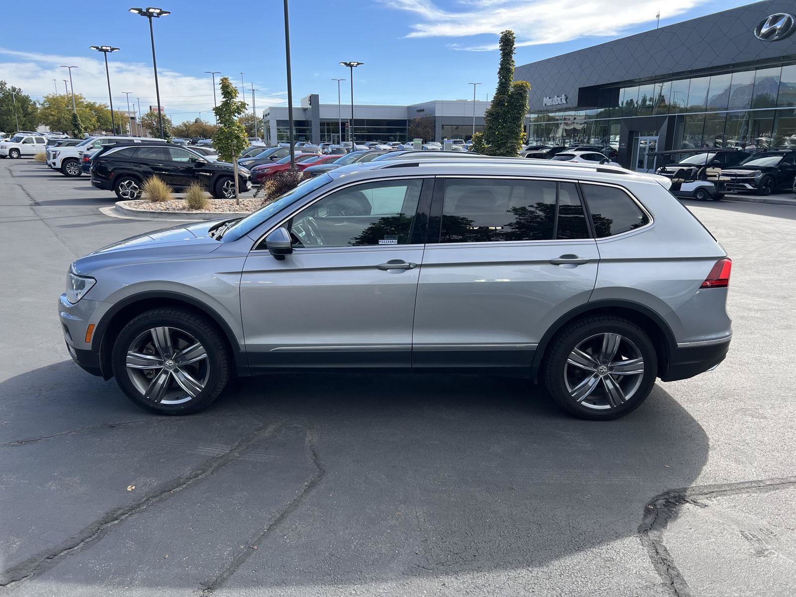 Used 2020 Volkswagen Tiguan SEL w/ 3rd Row Seat Package AWD/4WD image 19