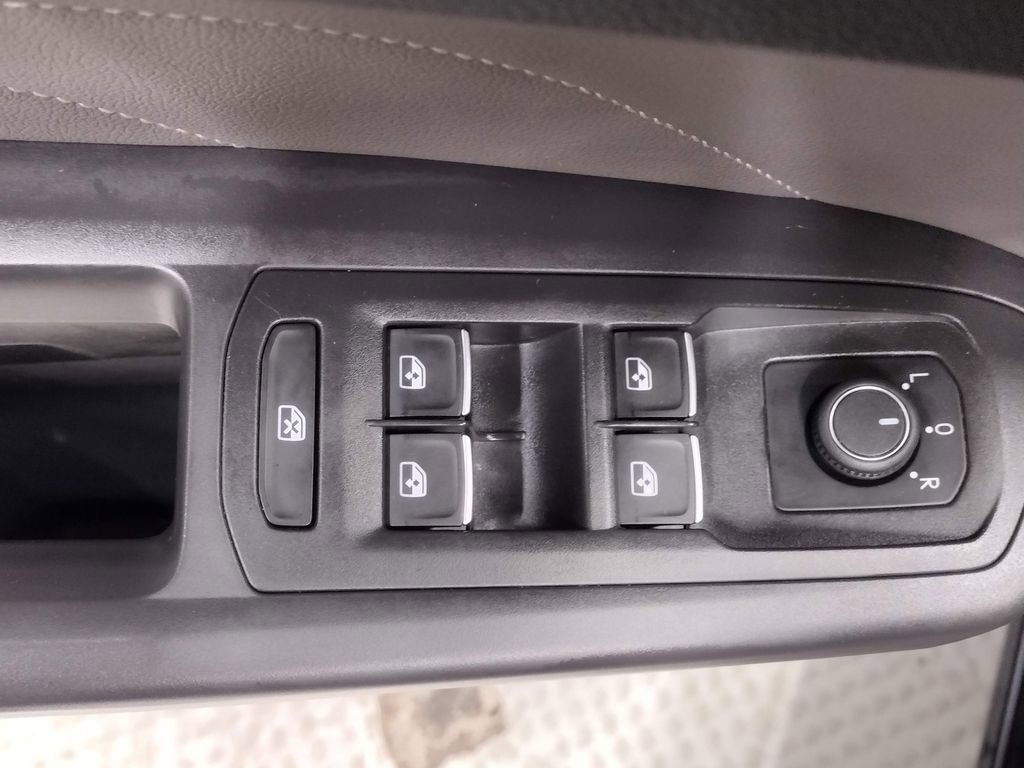 Certified 2022 Volkswagen Atlas Cross Sport SE image 23