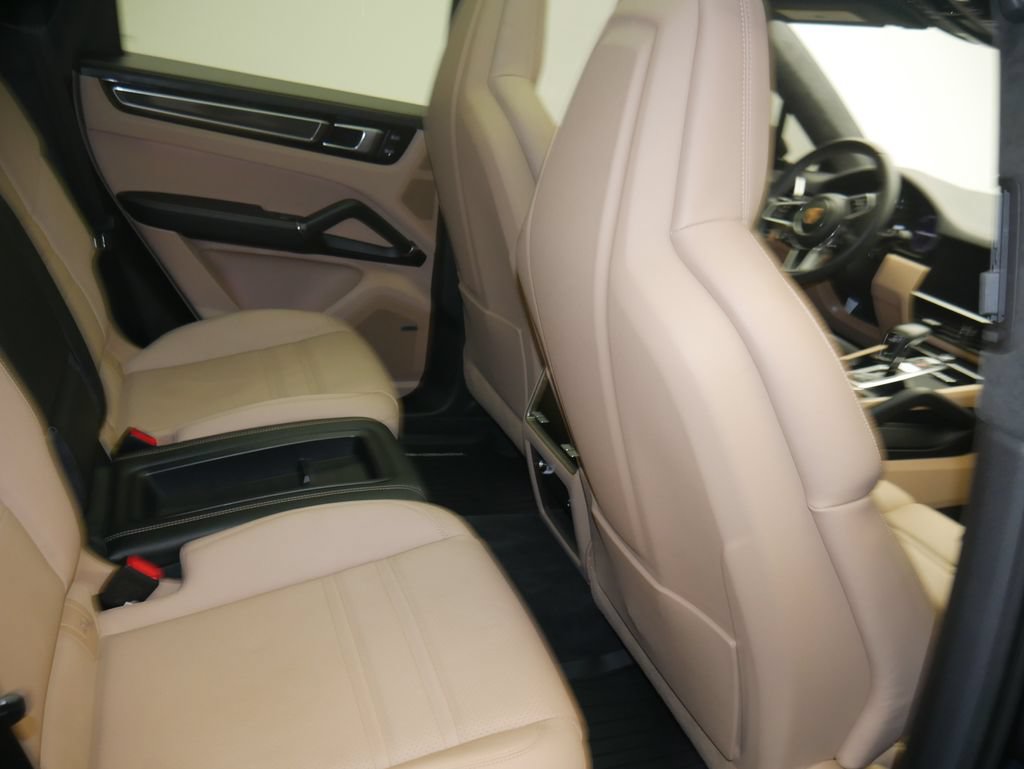 Certified 2023 Porsche Cayenne GTS AWD/4WD image 29