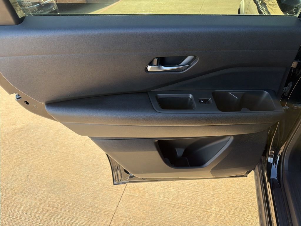 Used 2022 Nissan Pathfinder S image 13