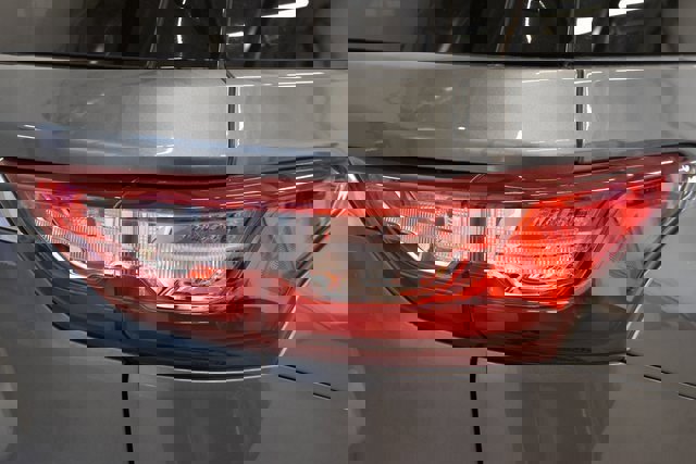 Used 2020 Chevrolet Traverse LT image 12