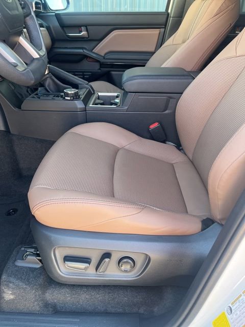 Used 2025 Toyota 4Runner Limited image 13