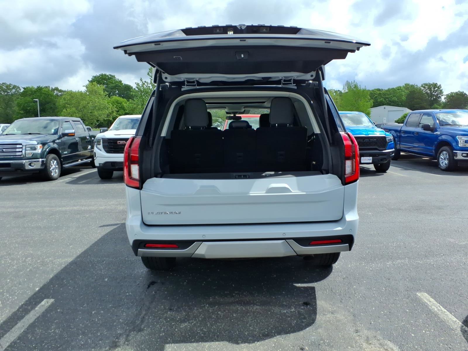 Used 2025 Ford Expedition Platinum AWD/4WD image 6