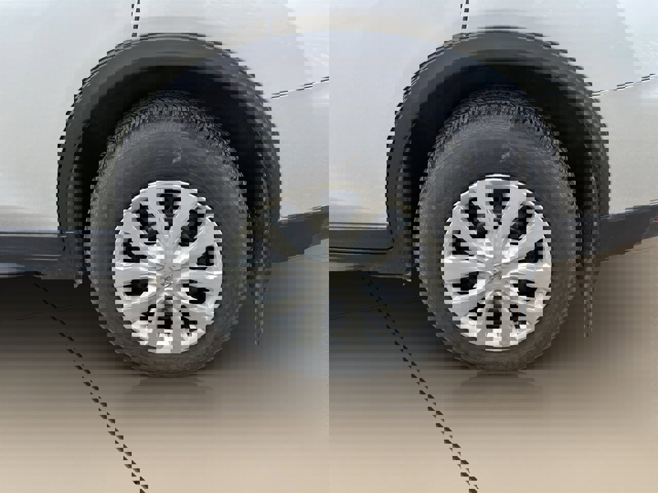 Used 2018 Nissan Rogue S image 17