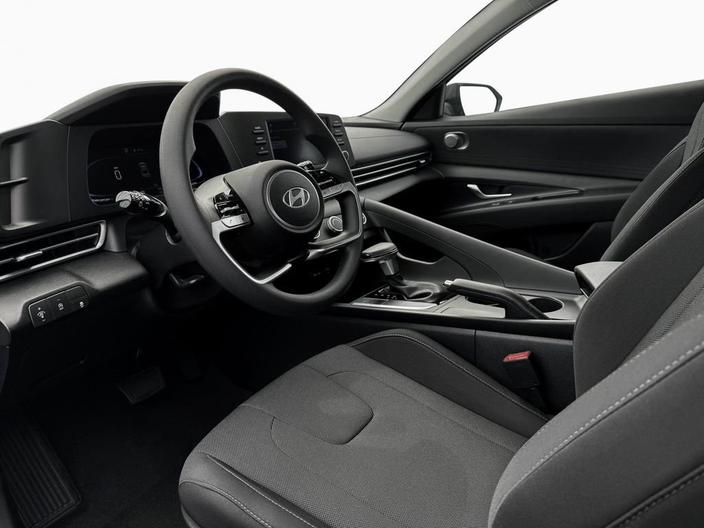 New 2025 Hyundai Elantra SE image 14