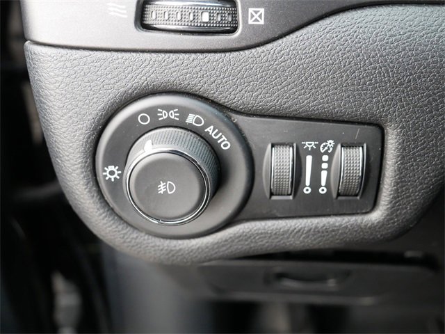 Used 2019 Jeep Cherokee Trailhawk w/ Cold Weather Group image 24