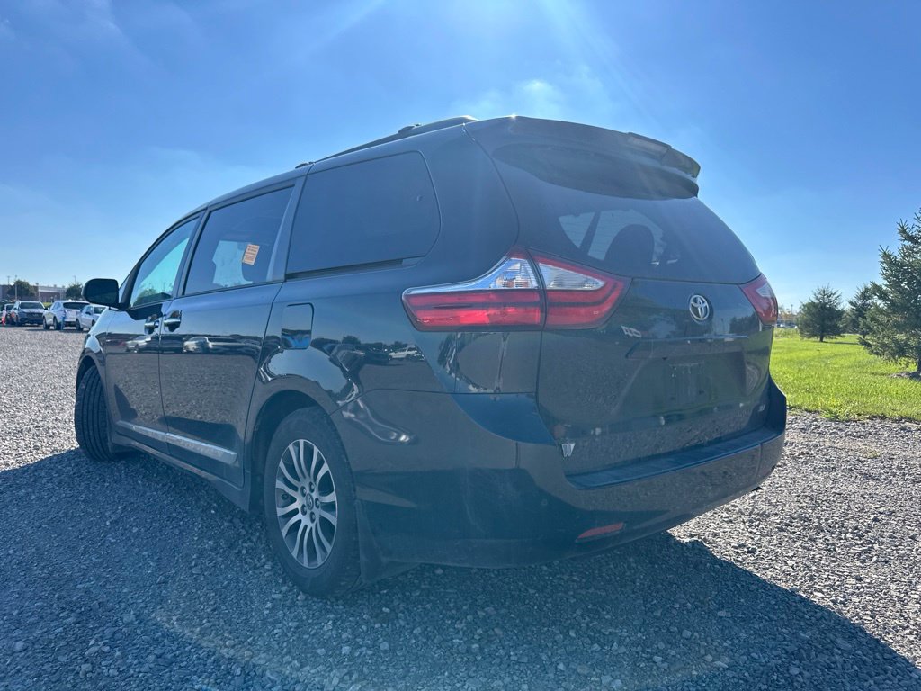 Used 2018 Toyota Sienna XLE w/ XLE Navigation Package FWD image 8