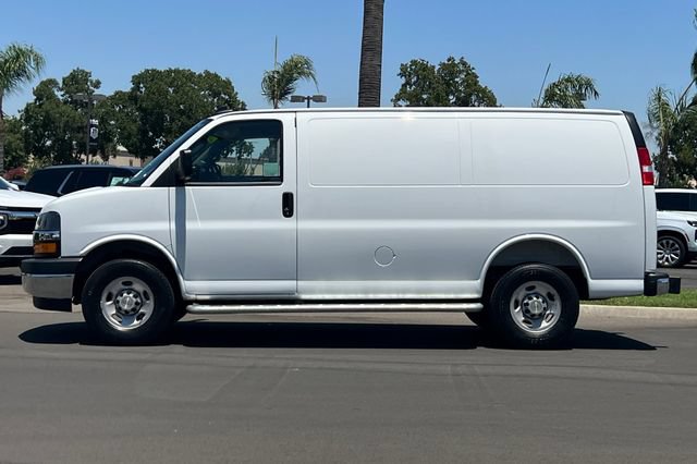 Used 2025 Chevrolet Express 2500 RWD image 7