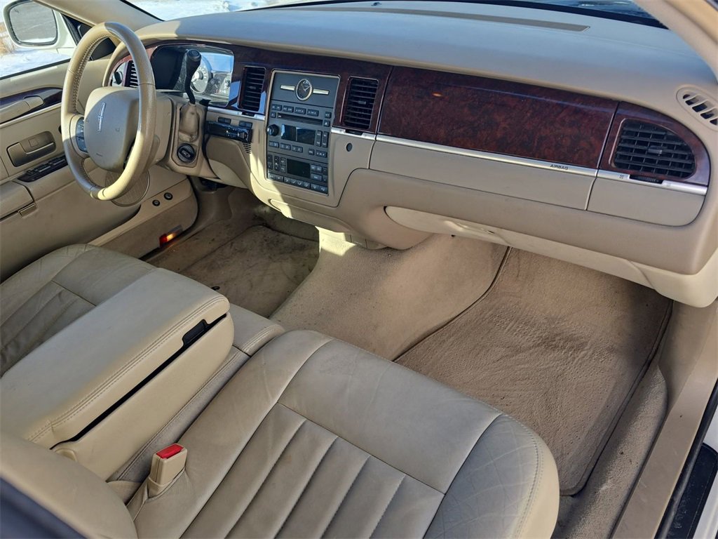 Used 2006 Lincoln Town Car Signature image 30