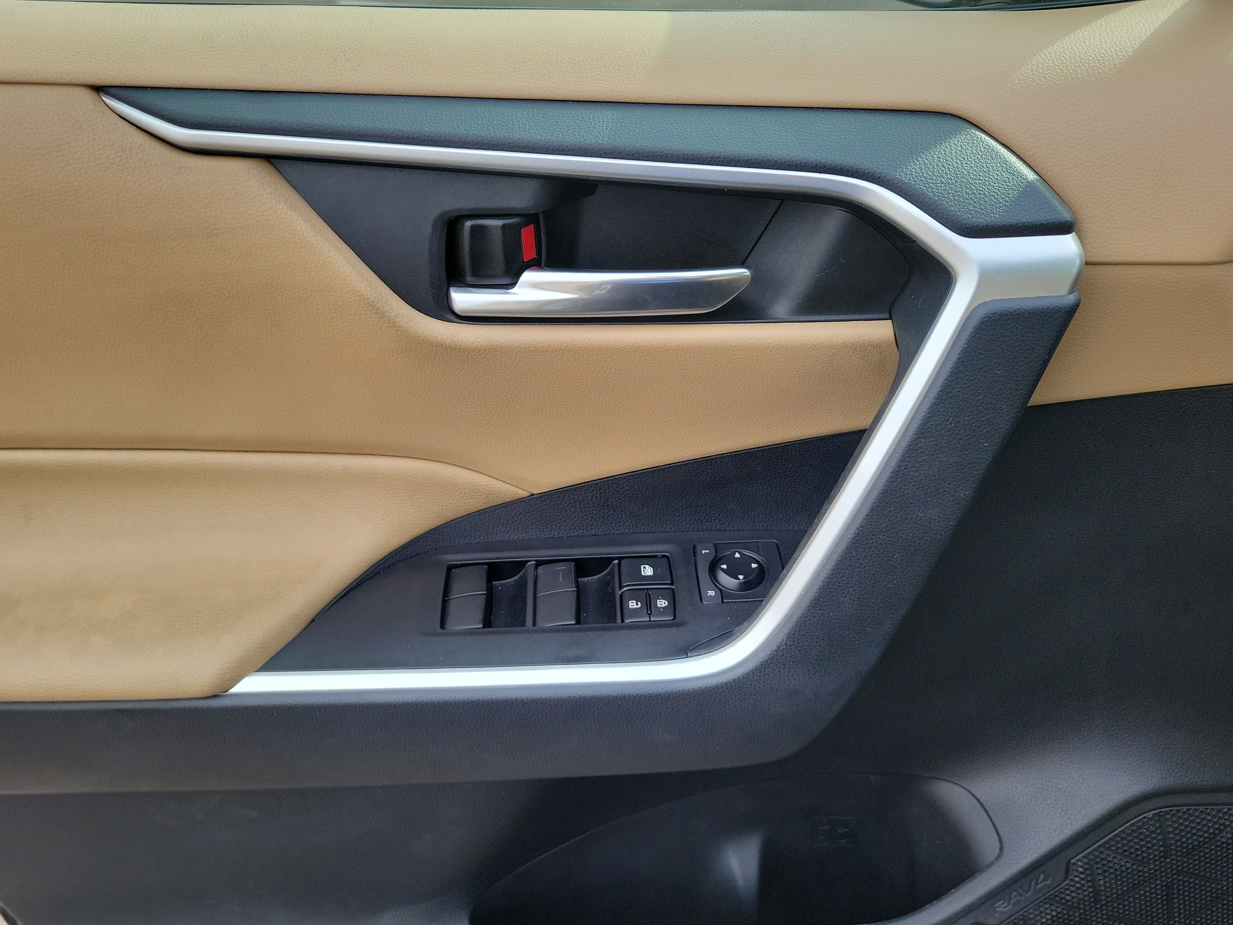 Used 2021 Toyota RAV4 XLE w/ Convenience Package image 20