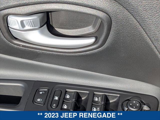 Used 2023 Jeep Renegade Latitude AWD/4WD image 11