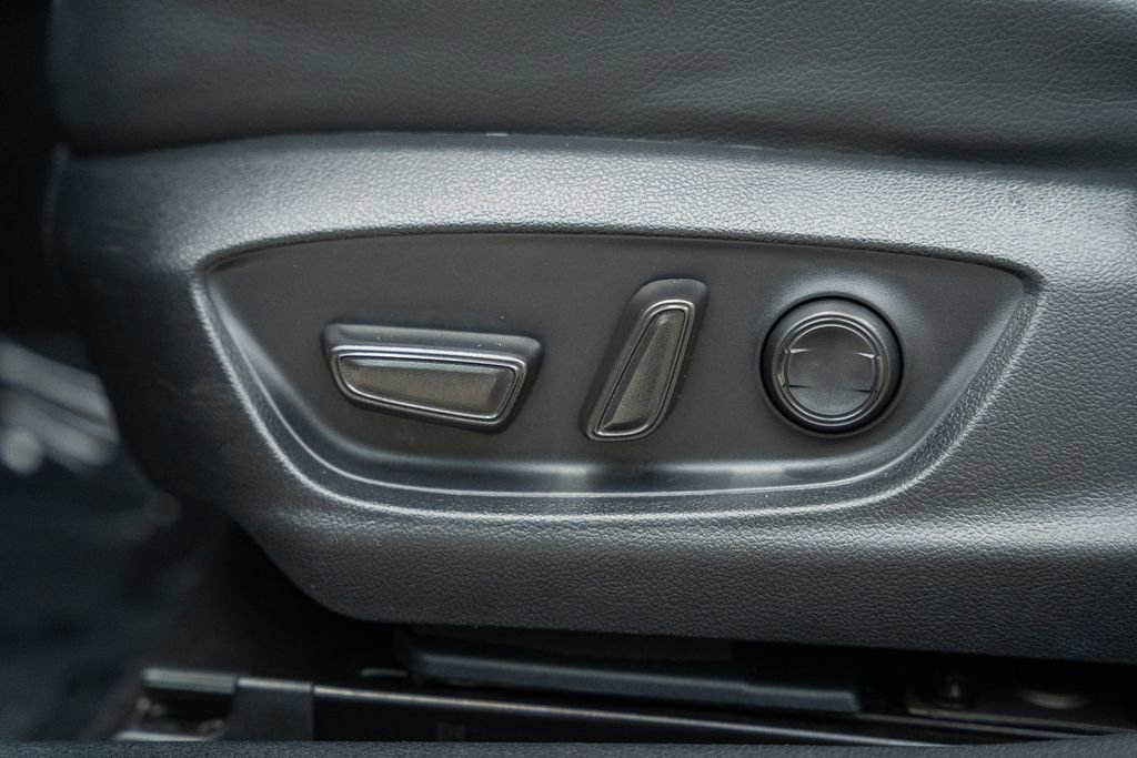 Used 2024 Toyota Camry SE image 30