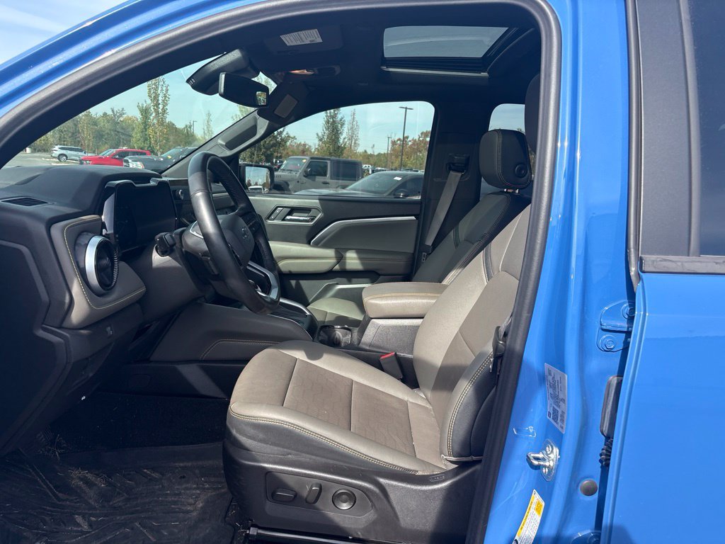 Used 2025 Chevrolet Colorado ZR2 w/ Technology Package AWD/4WD image 26