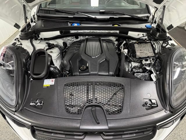 Used 2023 Porsche Macan AWD/4WD image 27