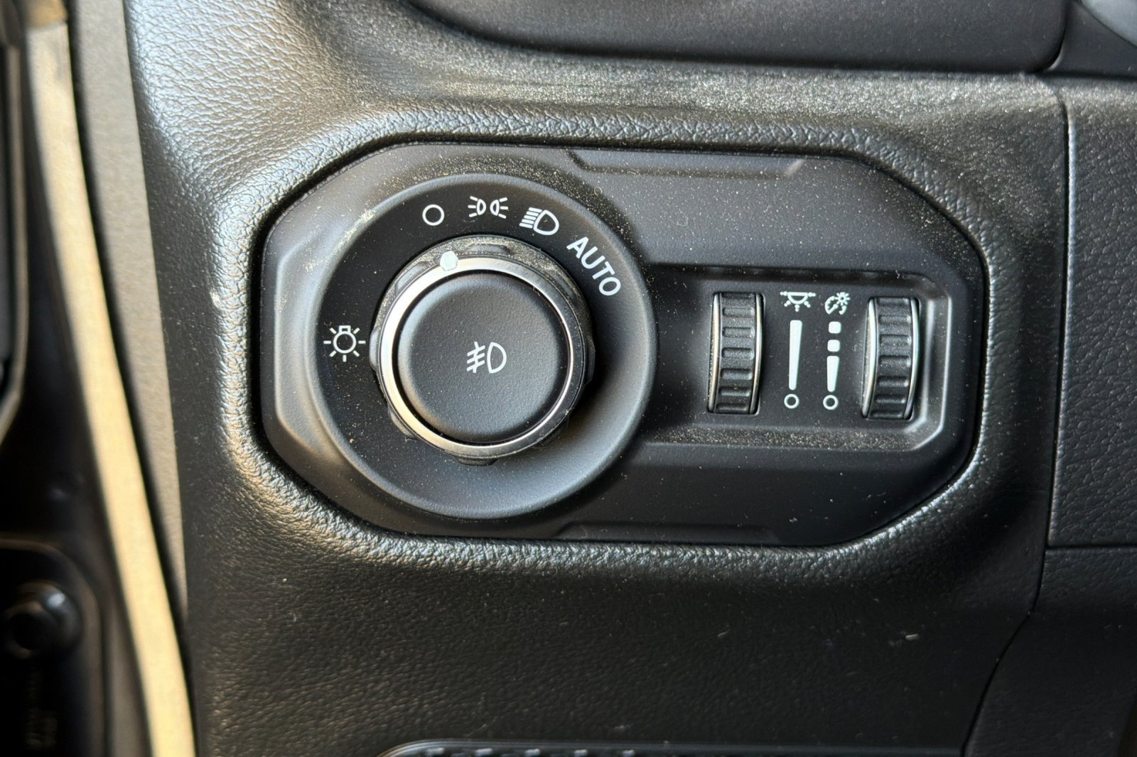 Used 2021 Jeep Wrangler Unlimited Sahara AWD/4WD image 34