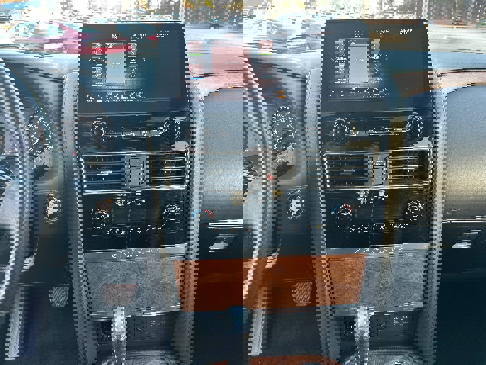 Used 2023 Nissan Armada SL w/ Captain's Chairs Package image 28