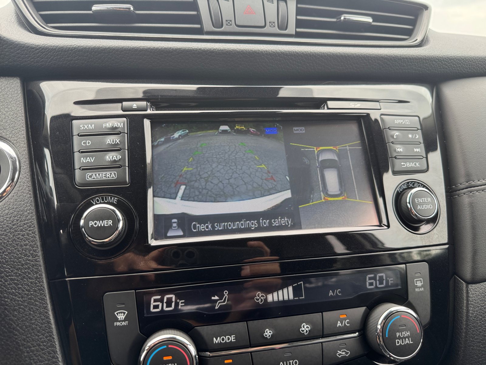Used 2017 Nissan Rogue SL AWD/4WD image 3