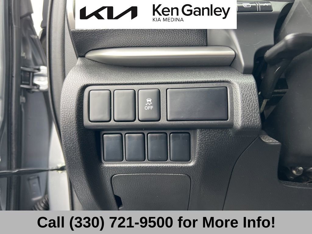 Used 2018 Mitsubishi Eclipse Cross SE image 29