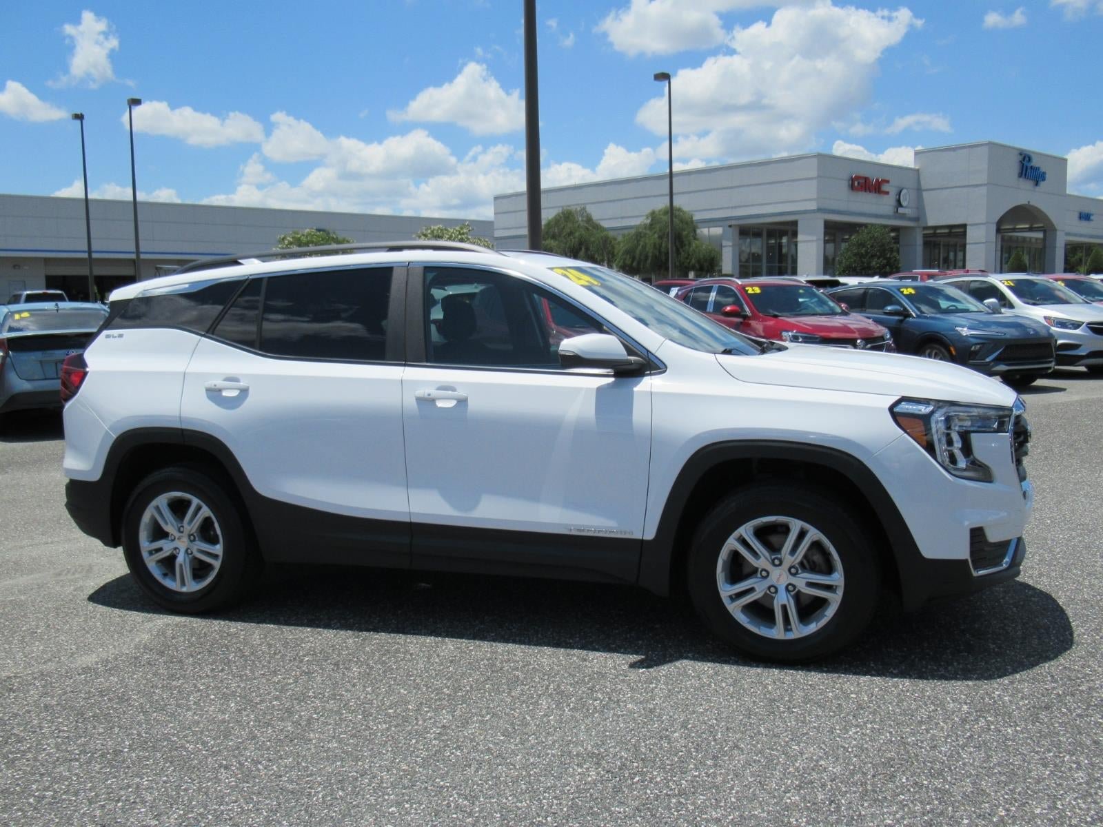 Used 2024 GMC Terrain SLE w/ Driver Convenience Package AWD/4WD image 2