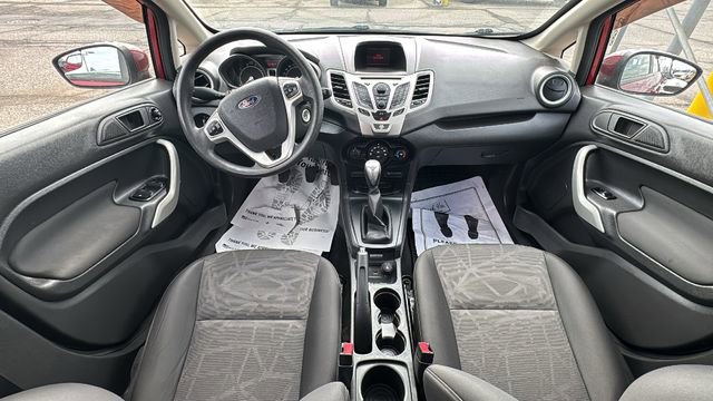 Used 2013 Ford Fiesta SE w/ Moon & Mood Pkg image 12
