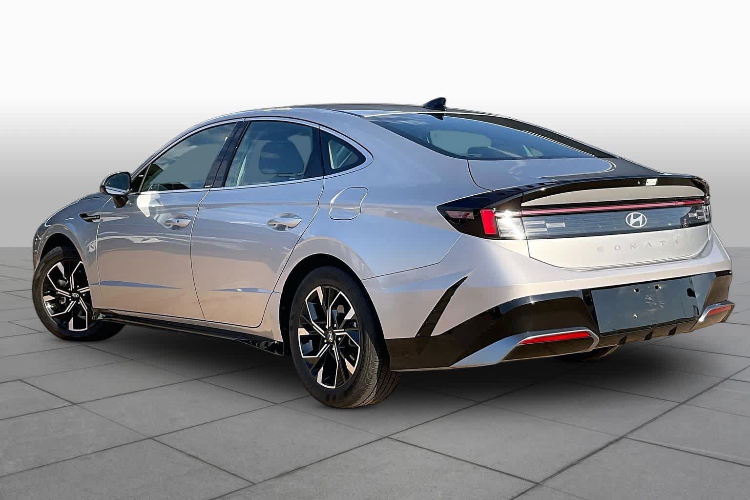 Used 2025 Hyundai Sonata SEL FWD image 10
