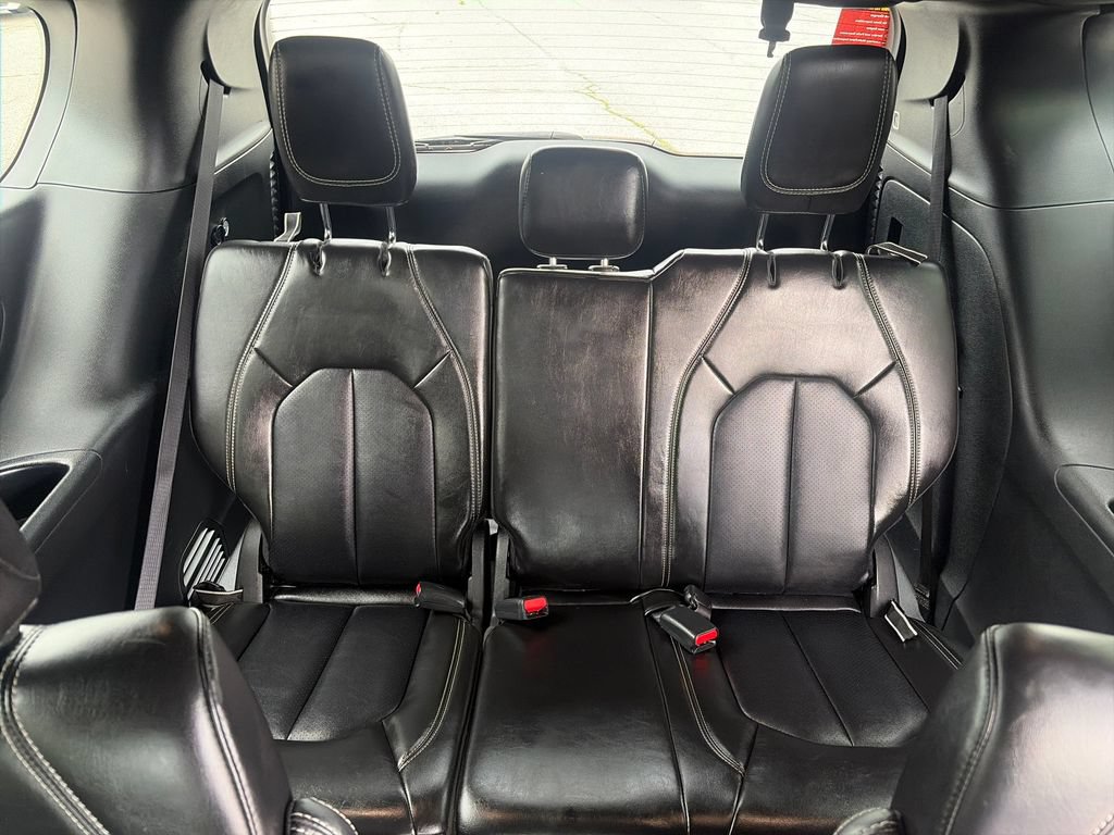 Used 2025 Chrysler Pacifica Select FWD image 39