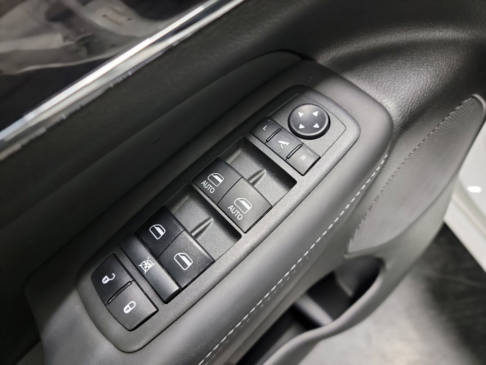 Used 2021 Jeep Grand Cherokee Overland image 14