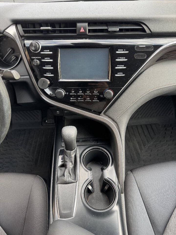 Used 2018 Toyota Camry LE FWD image 24
