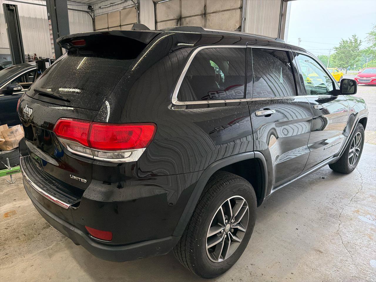 Used 2018 Jeep Grand Cherokee Limited AWD/4WD image 6