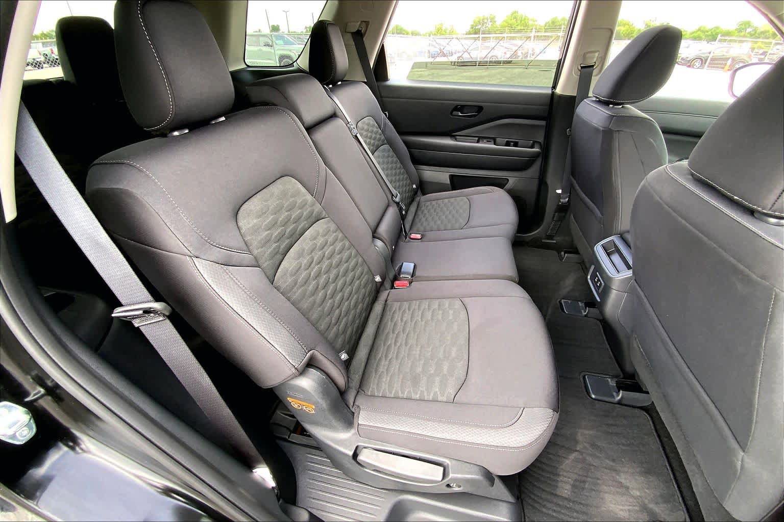 Used 2026 Nissan Pathfinder SV FWD image 19