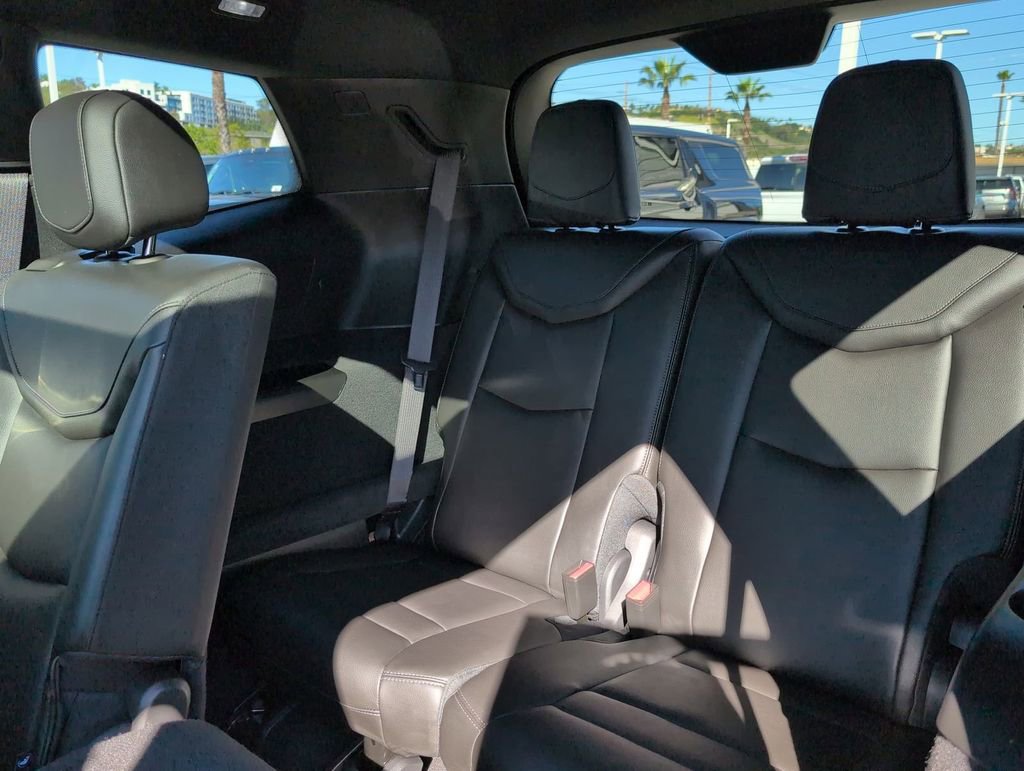 Used 2025 Cadillac XT6 Luxury image 27