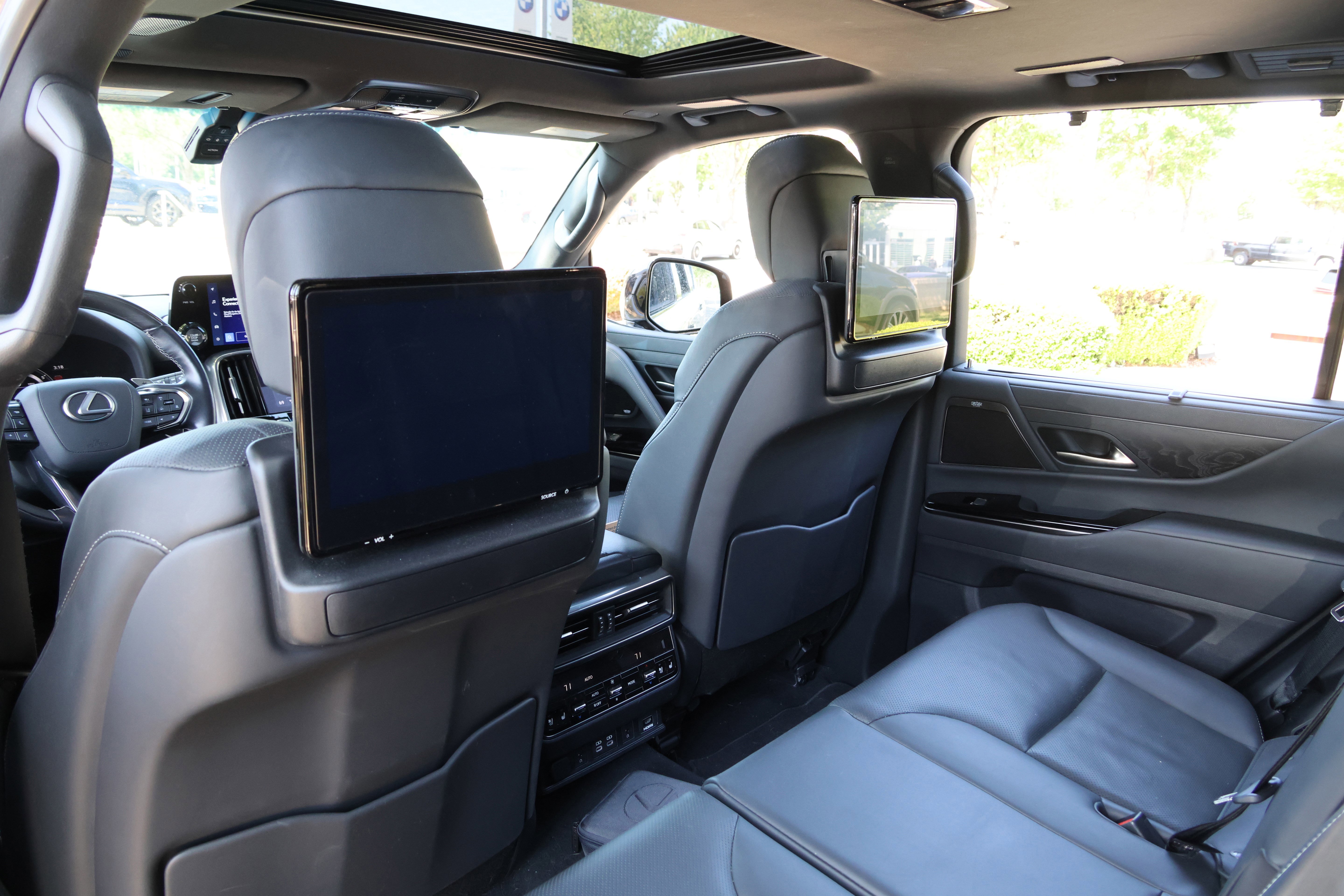 Used 2022 Lexus LX 600 4WD w/ Appearance Package image 38