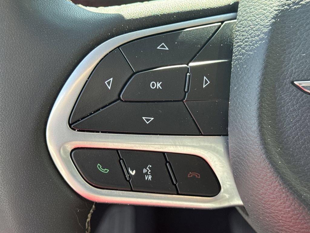 Used 2024 Chrysler Pacifica Touring-L FWD image 23