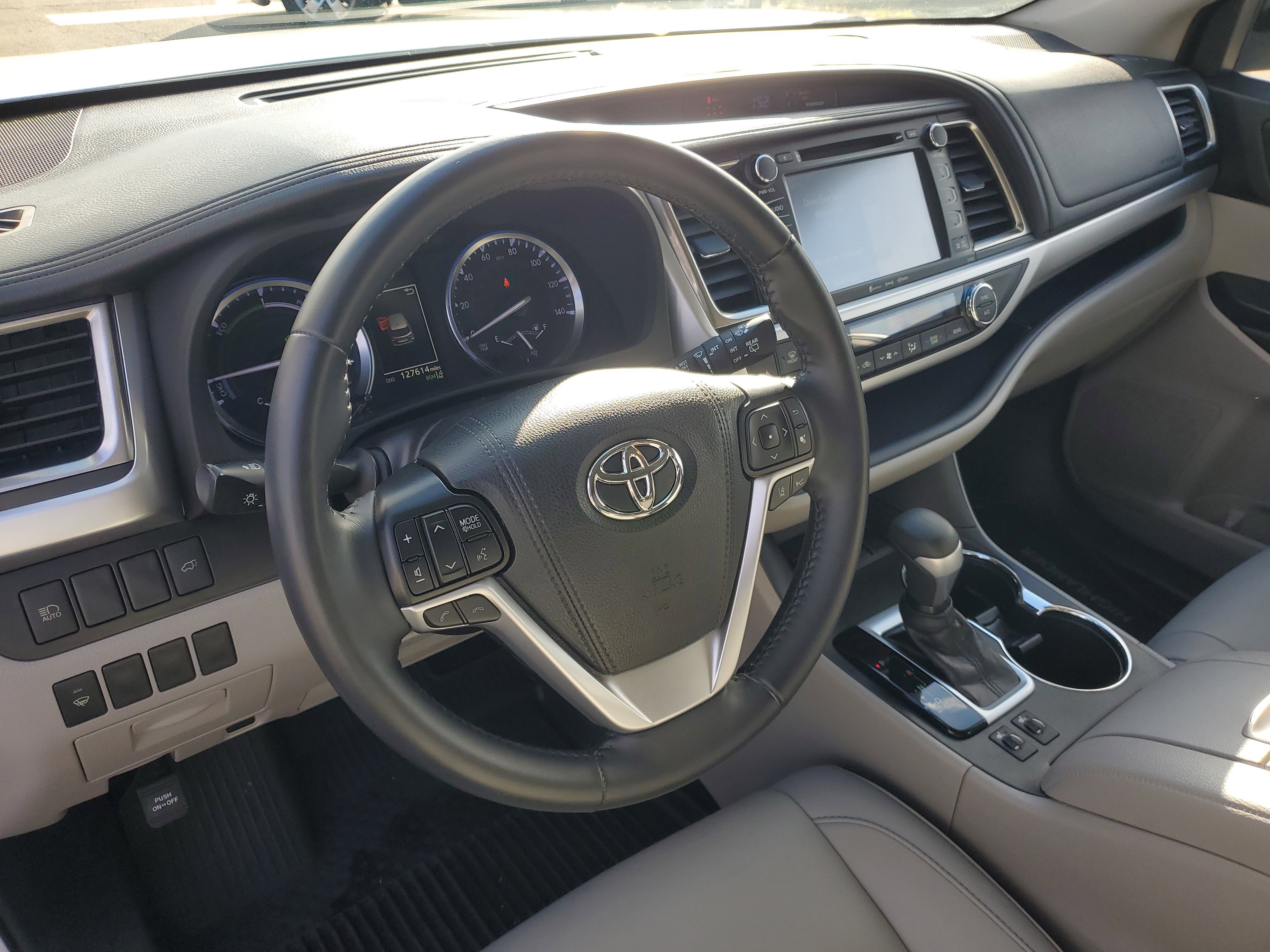 Used 2019 Toyota Highlander XLE image 24