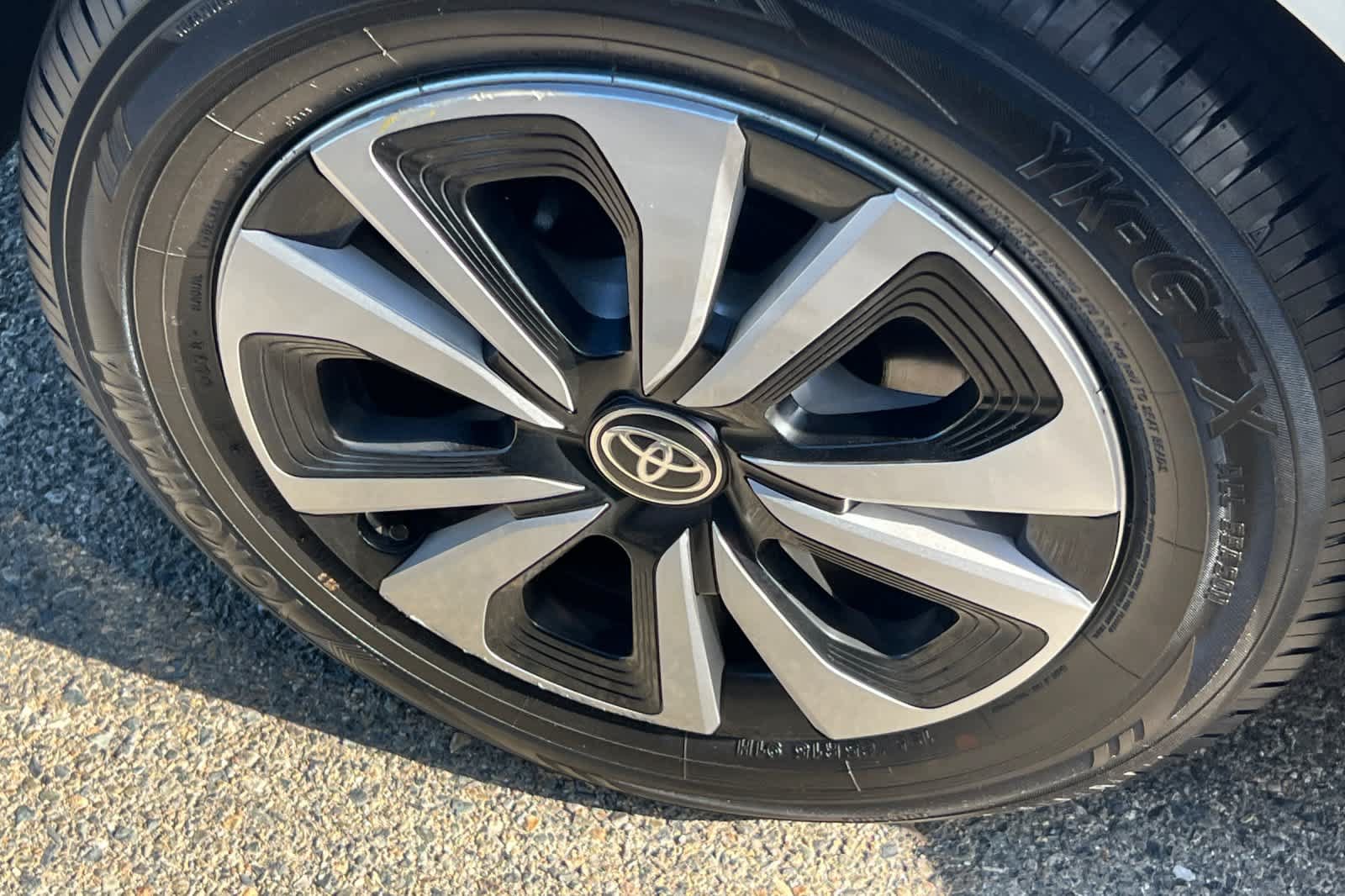 Used 2017 Toyota Prius Prime Advanced FWD image 17