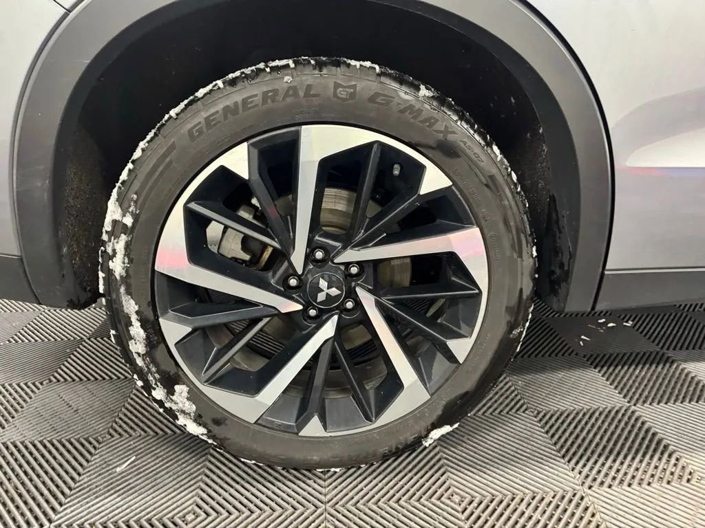 Used 2024 Mitsubishi Outlander SE image 15