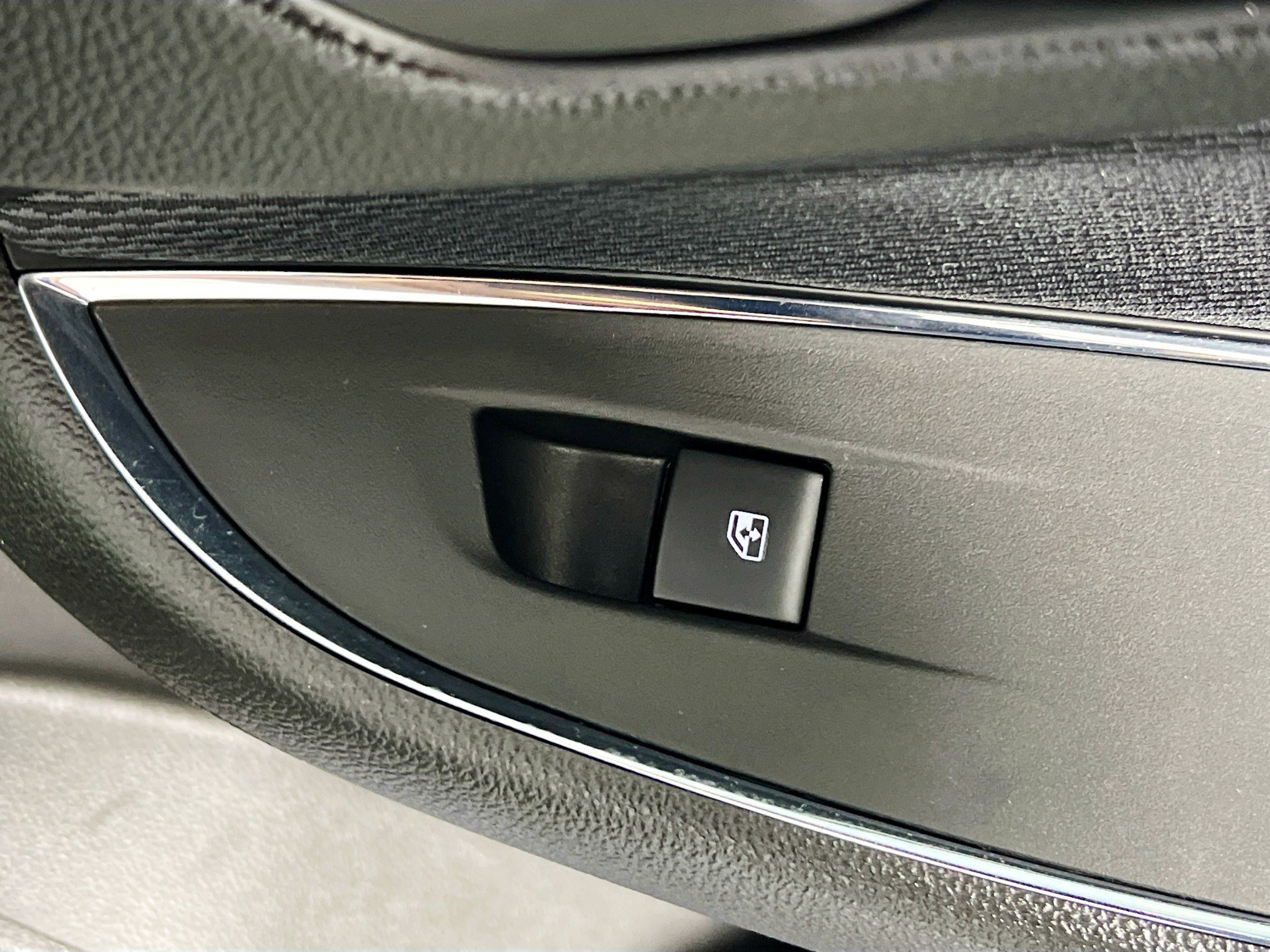 Used 2018 Chevrolet Cruze LT w/ Redline Edition image 30