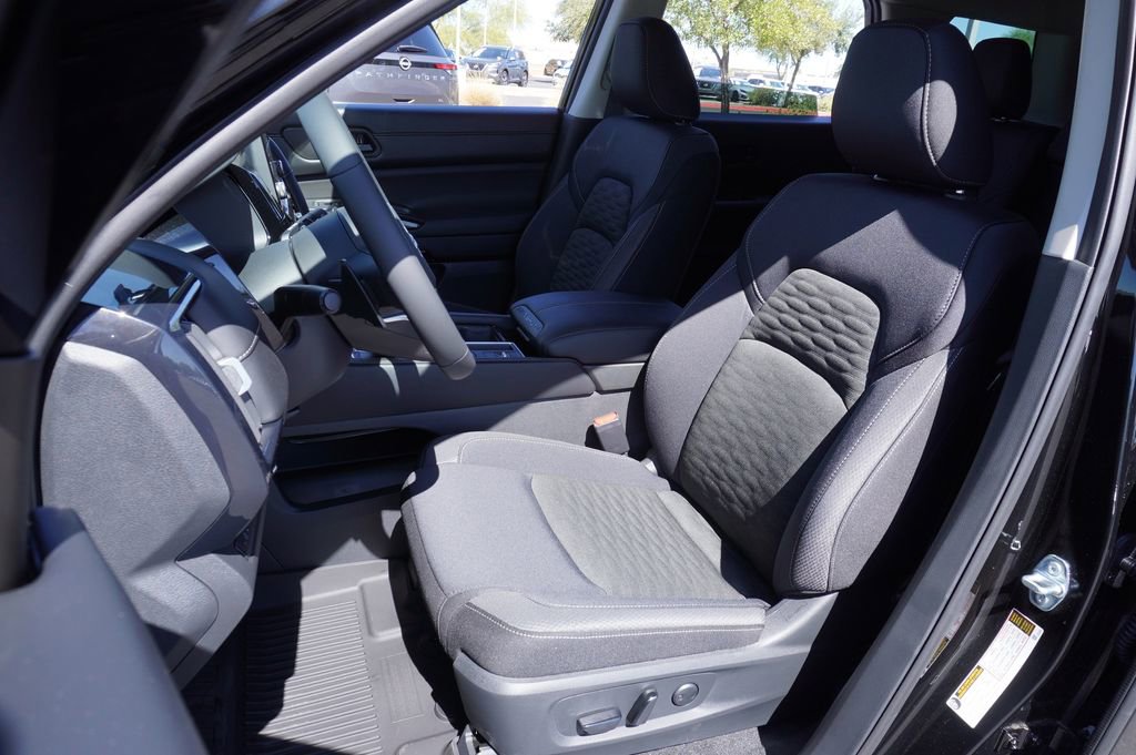 New 2025 Nissan Pathfinder SV image 14
