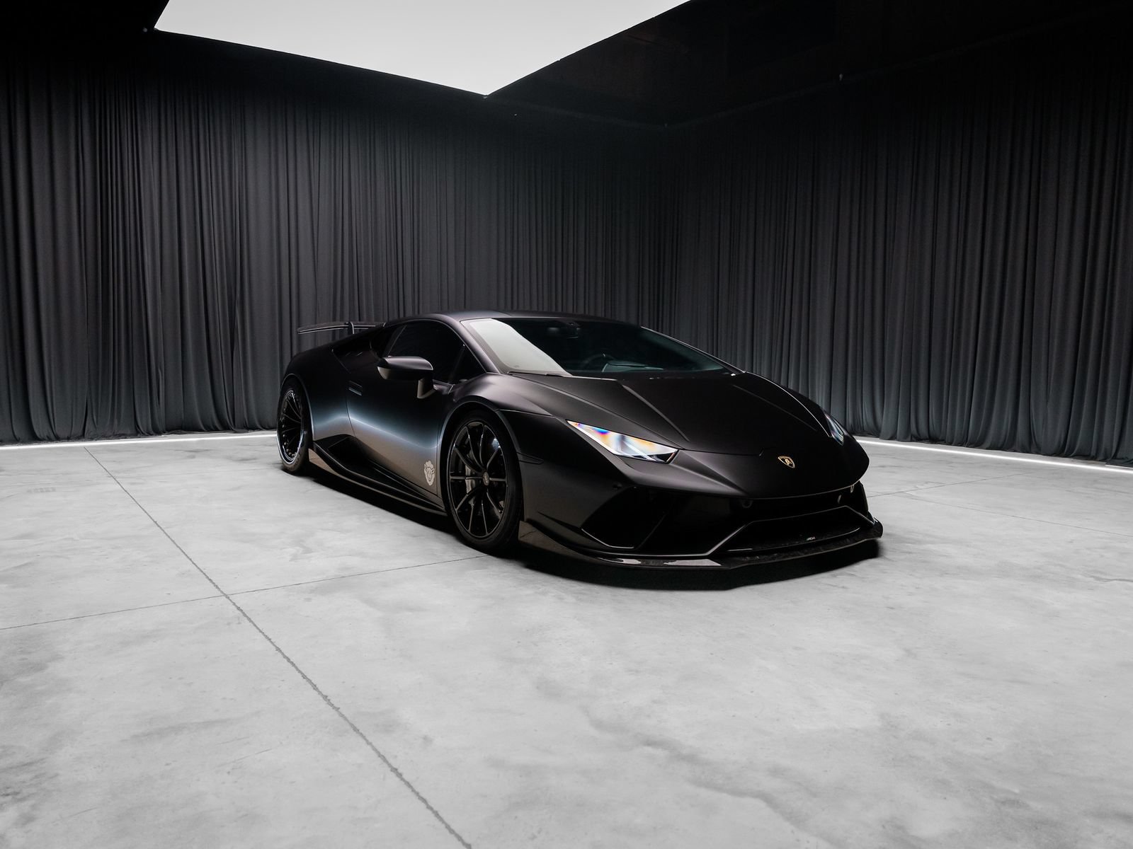 Used 2018 Lamborghini Huracan Performante AWD/4WD image 16